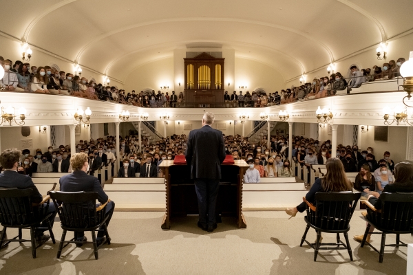 President Dudley introduces Executive Committee President James Torbert '23 during Honor System Orientation in the University Chapel, fall 2021.