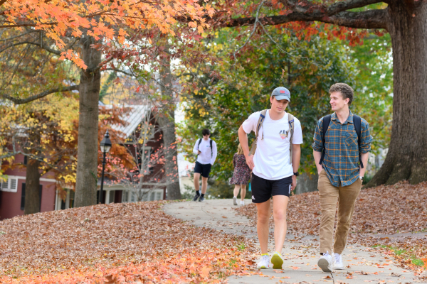 Thomas Pangburn ’25 and Thomas Kallen ’25 head to class on a warm fall afternoon.